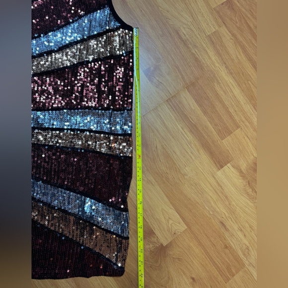 Beautiful sequinced tunic - Picture 6 of 9